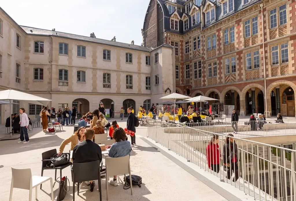 Affordable nursing schools in Paris for EU students