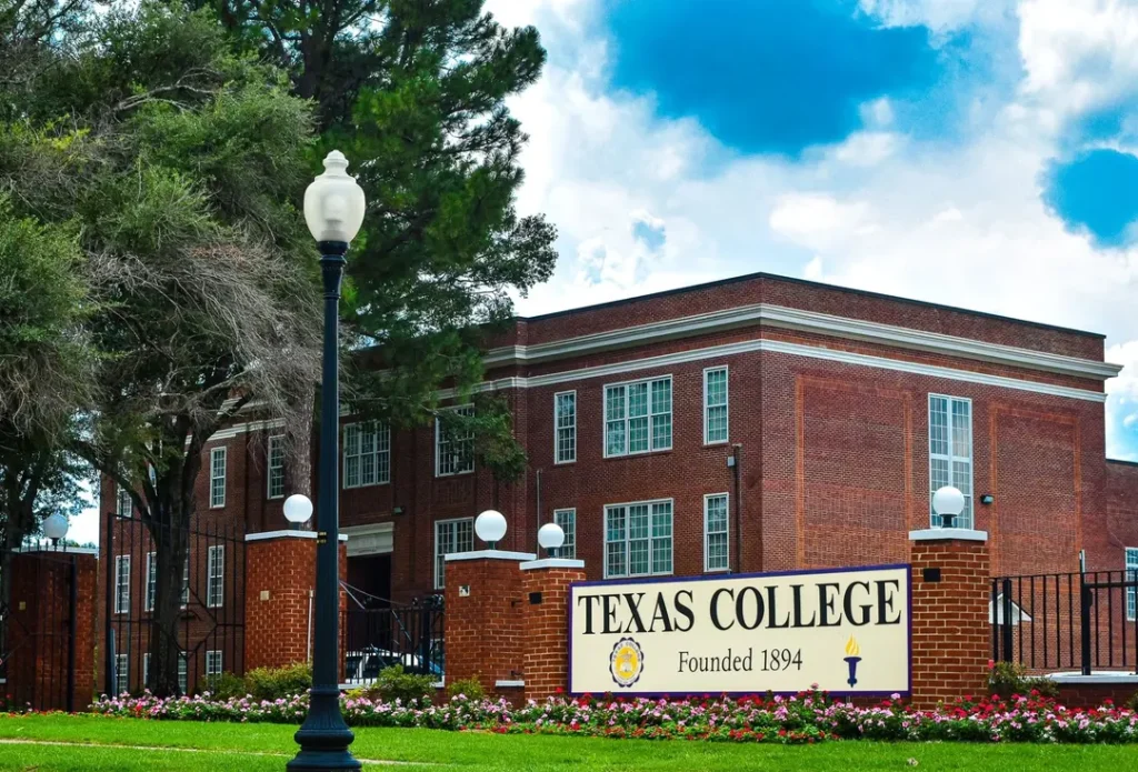 Texas College Application Deadlines for Fall 2026
